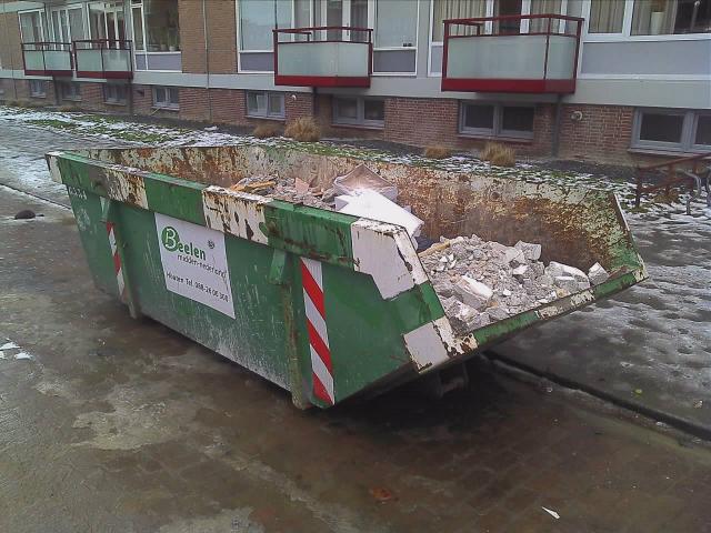 het leegmaken van zon woning geeft veel afval