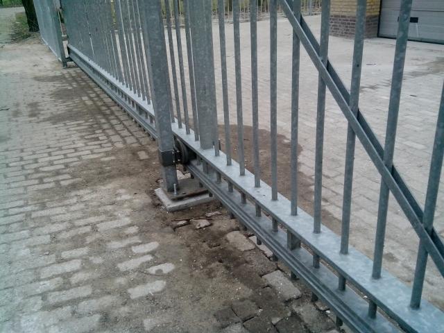 2013-03-28 schuifpoort met 6 mtr. doorgang