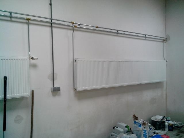 om de ca 5 mtr. stopcontacten