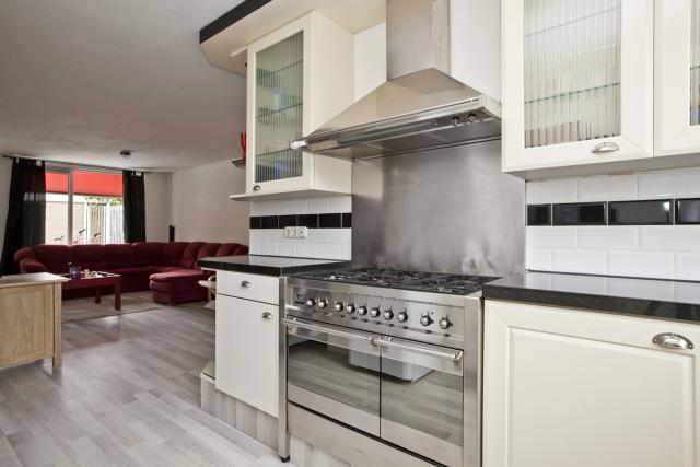 nw. vloer vanuit de keuken