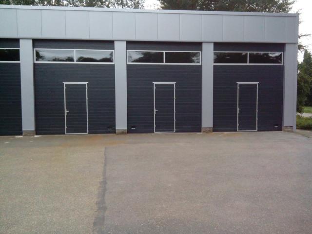 3 stuks bedrijfshalletjes van de 6