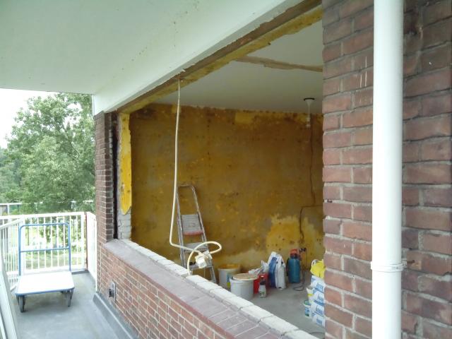 nieuwe kunststof kozijnen met getintglas en ventilatieroosters rondom