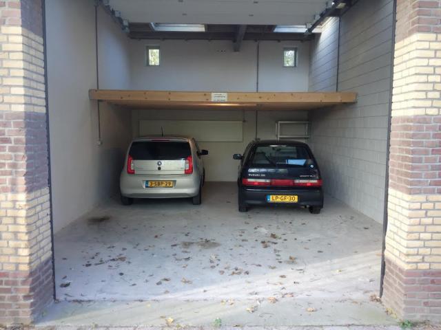 2014-11-13 lepelaarsingel 8 met 2 auto's erin