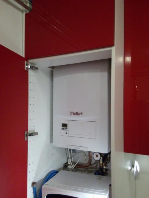 Een Vaillant CV met ingebouwd expansievat in een IKEA keukenkast !