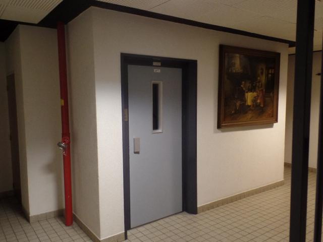 De lift op de 6e etage bij het appartement 112