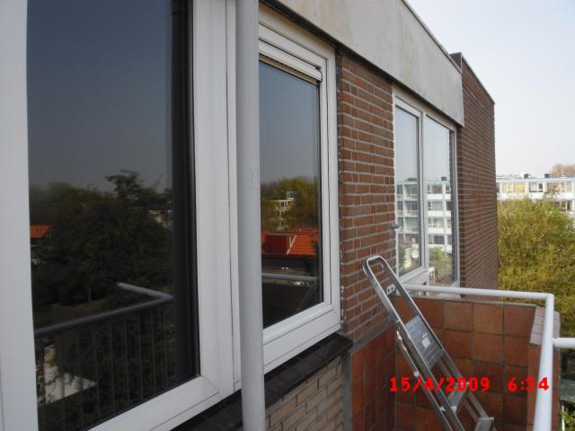 rondom kunststof kozijnen , ventilatieroosters en dubbel glas