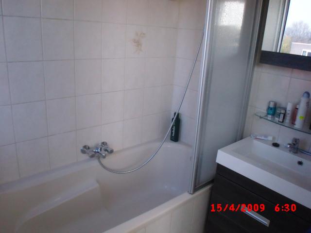 badkamer met nw.badmeubel erin