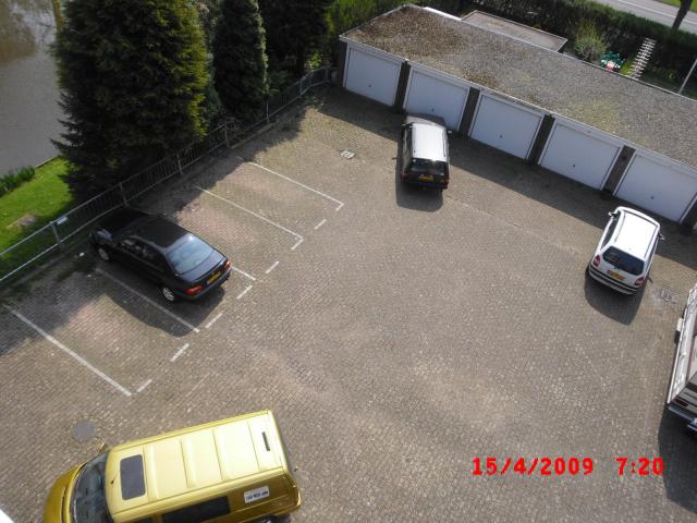 grote parkeerplaats aanwezig