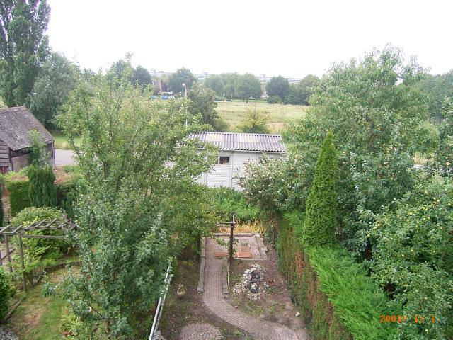 uitzicht vanuit dakraam boven op ridderkerk