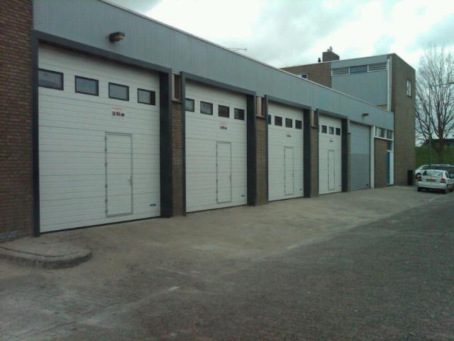 4 bedrijfshallen a 90M2 te huur inkl. elektr.deur , toilet. alles VERHUURD