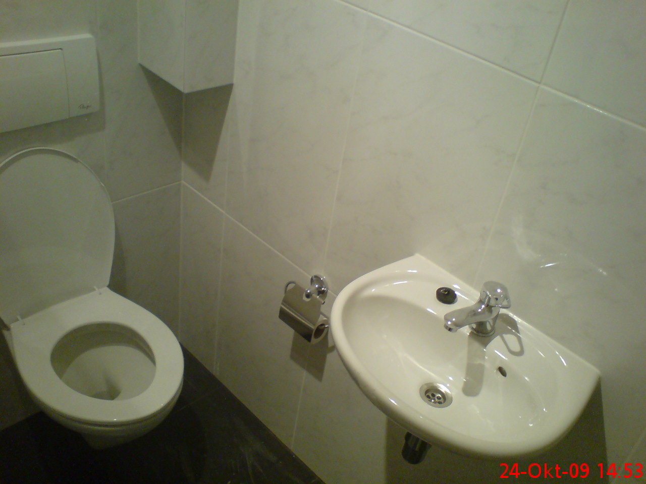 zwevend toilet , wasbak , wasmach. opstelling en inloopdouche