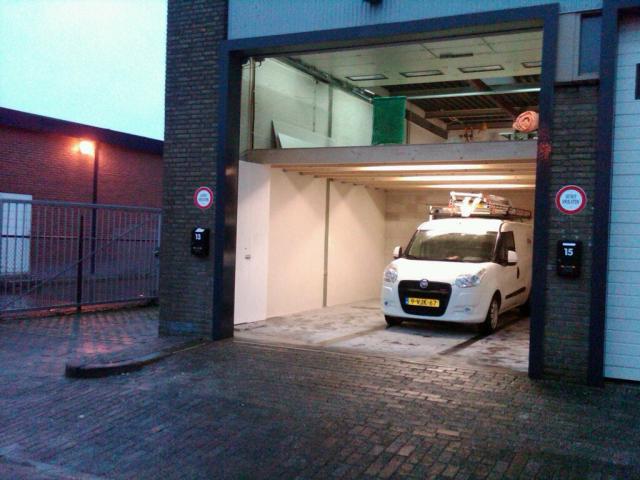 Bellstraat 13, ca 5mtr. breed en 8 mtr.lang voorste deel bedrijfshal