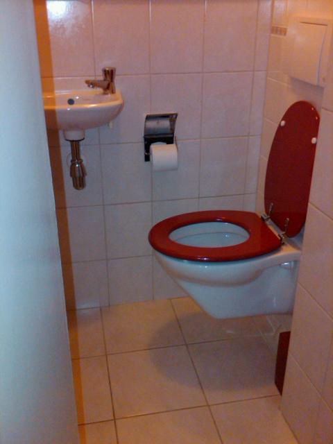 nw.zwevend toilet